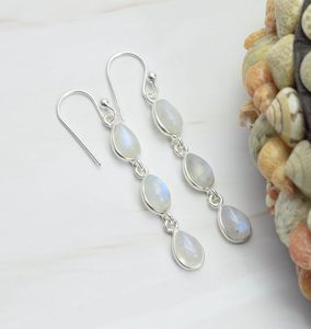 Boucles d'oreilles classiques en argent sterling 925 pierre de lune pour cadeaux de fiançailles ou d'anniversaire bijoux fins - Product Image 1