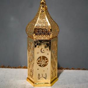 De magnifiques ornements rehaussent tout intérieur ou toute mosquée en reflétant la lumière de manière magnifique, créant une ambiance festive et chaleureuse du Ramadan. - Product Image 2