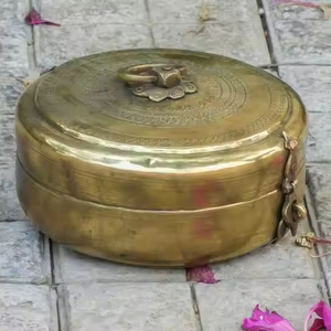 กล่องชาปัตีทองเหลืองโบราณทำมือ ดีไซน์ดั้งเดิม ของตกแต่งบ้าน ร้านอาหาร และโรงแรม โดย Kamal Art and Craft - Product Image 1