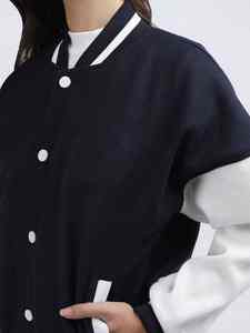 Veste universitaire élégante pour femmes conçue avec des détails de qualité supérieure, des coutures solides et un look moderne et stylé pour la rue - Product Image 5