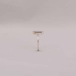 Anillo de compromiso de diamante cultivado en laboratorio de corte esmeralda personalizado 18KT oro blanco sólido retrato solitario anillo grande y fino anillo certificado IGI - Product Image 6