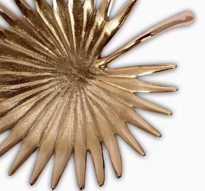 Bol à fruits en métal fini laiton antique avec base au design unique - Product Image 2