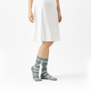 Chaussettes de compression mi-mollet Coolmax pour femmes, design tendance, antidérapantes, en coton respirant, personnalisables avec logo de marque - Product Image 4