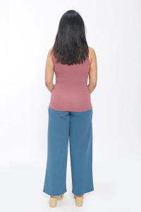Débardeur élégant sans manches pour femmes en mélange de polyester violet col rond coupe extensible léger pour la superposition et un usage quotidien - Product Image 3