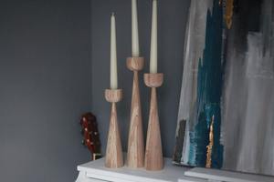 Support de bougie en bois minimaliste avec un design élégant, fait à la main et personnalisé, adapté aux espaces de vie modernes et contemporains - Product Image 5