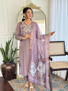 Stylish Floral Printed Straight <b>Kurta</b> with Embroidered Pant & Dupatta for Party Casual Wear Indian <b>Women's</b> Kurti Ensemble - Product Image 3
