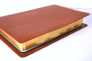 Gran oferta, impresión personalizada de libros de la Santa Biblia con tapa dura de cuero marrón, servicios OEM ODM, Material de papel offset - Product Image 3