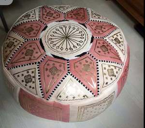 Pouf compact Medina en cuir marocain véritable, artisanal, à motifs géométriques traditionnels, avec corde en forme d'échelle, pour salon et mariage - Product Image 6