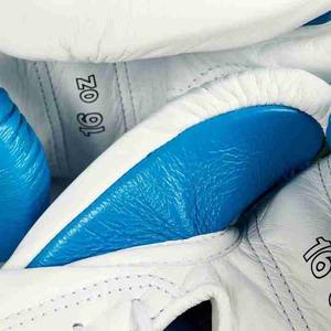 ถุงมือ MMA หนังน้ำหนักเบา ดีไซน์ OEM สีฟ้าขาว แบบผูกเชือก ระบายความชื้น นิ้วพับได้ สำหรับฝึกซ้อมมวย - Product Image 5
