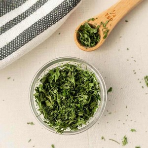 Persil aux herbes séchées naturelles de récolte fraîche offert dans un emballage en vrac Approvisionnement en gros de persil séché de qualité supérieure disponible - Product Image 5