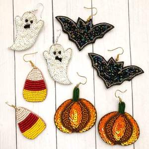 Boucles d'oreilles citrouille d'Halloween brodées à la main avec perles, bijoux fantaisie haut de gamme à prix abordable - Product Image 2