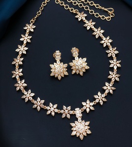 ชุดสร้อยคอและต่างหูมอสซาไนต์เคลือบด้านคุณภาพพรีเมียมสุดหรูหราสำหรับงานหมั้นและงานแต่งงานของผู้หญิง - Product Image 2