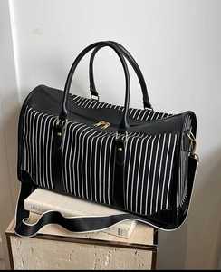 กระเป๋าเดินทางสุดสัปดาห์แบบลำลองหนัง PU คุณภาพสูง ผลิตในปากีสถาน ปิดด้วยซิป สีสันปรับแต่งได้ ดีไซน์พกพาสะดวก - Product Image 4