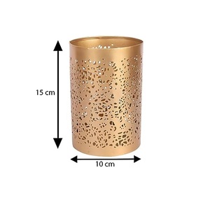 Portavelas de Metal Atemporal Diseñado para Hogares Elegantes con un Aspecto Gracioso y un Hermoso Brillo Cálido de Vela - Product Image 2