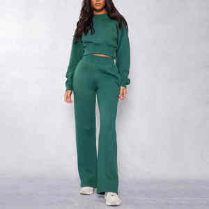 Ensemble de survêtements d'hiver tendance pour femmes Survêtements OEM Ensemble de pantalons de survêtement et sweat à capuche court avec logo personnalisé pour femmes - Product Image 3