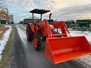 Achetez un tracteur agricole Kubota M7060HDC d'occasion à prix avantageux - Product Image 3