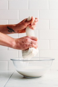 Leche de coco premium de Vietnam |   Rico y Cremoso |   Suministro a Granel para la Industria Alimentaria - Product Image 3