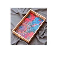 Hand gefertigte quadratische dekorative Servier platte aus Holz im böhmischen Stil mit detailliertem Mandala-Druck für den Heimgebrauch