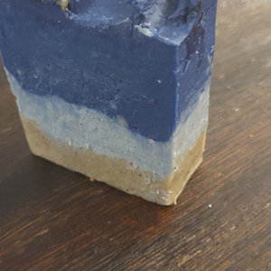 Jabón Sólido Artesanal de 4oz Beach Please, Blanqueador, con Fragancia a Algas Marinas, Diseño Ovalado, con Manteca de Karité, Aceite de Oliva y Leche - Product Image 5