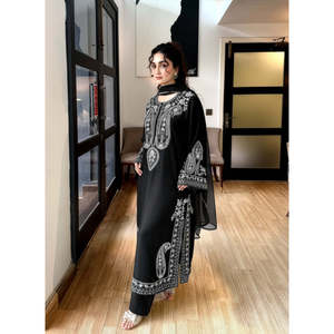 Conjunto de 3 Piezas para Mujer MIRANA, Camisa Bordada de Tela Ligera, Dupatta de Chifón, Pantalones Bordados - BIC-4853 - Product Image 3
