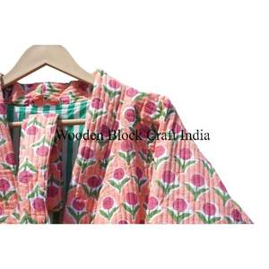 Chaqueta de Invierno y Otoño Acolchada Kantha de Algodón Ecológico Hecha a Mano Estilo Vintage para Mujer, con Parches Florales Indios Reversibles - Product Image 3