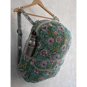 Mini sac à dos en coton imprimé à la main en Inde, motif floral, matelassé, bohème, léger, avec fermeture éclair, pour la plage, les voyages et l'école - Product Image 3