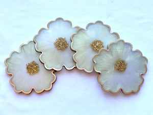 Posavasos de resina elegantes hechos a mano de diseño único para decoración de mesa y opción de regalo - Product Image 4