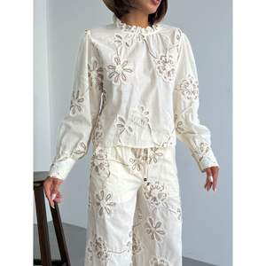 Blusa de Mujer con Cordones - Product Image 2