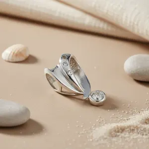 จี้เงินแท้ 925 สำหรับผู้หญิงสมัยใหม่ ประดับด้วยเพชรคิวบิกเซอร์โคเนียและมอยส์ซาไนต์ - Product Image 3