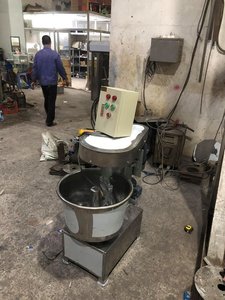 Malaxeur électrique séparé de 15Kg, nouvelle condition, garantie 1 an, boulangerie Vietnam haute qualité 220V/380V 1180x600x1100 - Product Image 2