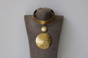 Collar de latón hecho a mano de alta calidad para mujeres y niñas chapado en oro con bonito acabado para bodas y fiestas - Product Image 4