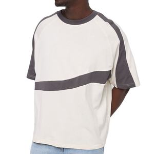 T-shirt personnalisé pour homme, coupe décontractée, col rond, style streetwear, avec empiècements sur les manches, motif uni - Product Image 2