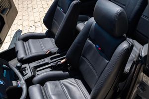 BMW 325i Cabriolet de 1988 en excellent état, avec échange de moteur S52, modifications importantes de style M3, moteur E36 M3 et boîte manuelle à 5 vitesses. - Product Image 5