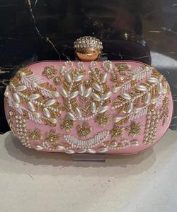 Pochette perlée et brodée faite à la main pour femmes sac à main de luxe élégant avec décoration de perles parfait pour les fêtes de mariage - Product Image 3