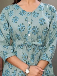 Robe indienne de voyage et de bureau en coton fait main pour femme robe d'été à imprimé floral tenue décontractée pour fille cadeau personnalisé - Product Image 2