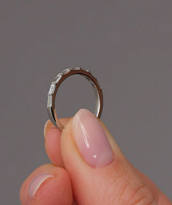 Bague de fiançailles trilogie Moissanite ovale et baguette avec bande empilable assortie de 1 carat bijoux de mariée - Product Image 2