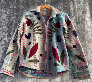 Veste chemise vintage Kantha Suzani pour femmes – Manteau réversible matelassé en coton fait main style bohème patchwork - Product Image 5