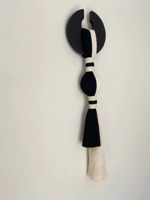 Suspension murale en macramé unique noir et blanc pour entrée, couloir, décoration intérieure et pièce murale distinctive, fabriquée à la main en Inde