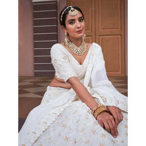 Magnifique Lehenga Choli de mariage en georgette avec broderie Lucknowi blanche - Product Image 3