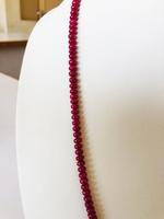 Perles rubis naturelles non chauffées et non traitées avec une couleur et une qualité très fines. Livré avec une fabrication et un polissage parfaits