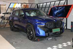 Nuevo SUV PHEV 4x4 Premium con Motor V8 Turbo 4x4, Transmisión Automática Steptronic de 8 Velocidades, Interior Oscuro, Volante a la Izquierda - Product Image 4