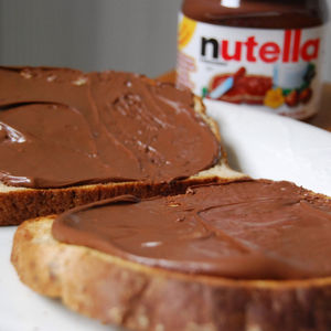 Crème au chocolat Nutella originale – Pâte à tartiner sucrée aux noisettes et au cacao pour la restauration et la vente au détail - Product Image 4