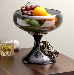 Frutero de Vidrio Tintado Negro con Base de Metal, Frutero Decorativo para Mesa de Comedor, Frutero Moderno para Servir Postres en Bodas - Product Image 2