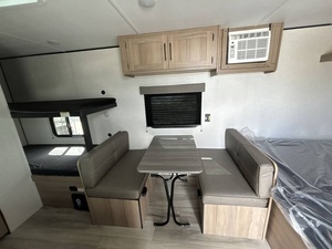 Autocaravana Usada en Tendencia 2026 Keystone 1 Coleman 17B, Remolque de Viaje - Product Image 2
