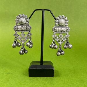 Boucles d'oreilles en laiton argenté oxydé, fabrication artisanale, style Banjara, pendantes, bijoux en laiton antique pour femme - Product Image 2