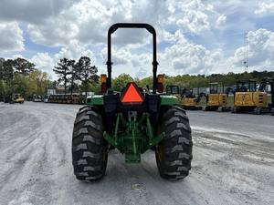 2021 johnn Deere 4044M | John deeree 4044M 4WD รถแทรกเตอร์ที่มีการโหลดด้านหน้า/2019 johndeere 4044M - Product Image 4