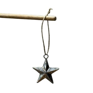 Ornement suspendu de Noël de petite étoile d'usine directe de matériel de fer avec la finition de feuille d'argent de haute qualité - Product Image 1