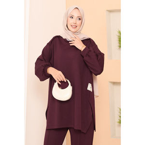 Conjunto Casual Oysho de Dos Piezas Color Borgoña, Talla XL, con Abertura Asimétrica y Detalle de Emblema, Traje Corto con un Diseño de Abertura Icónico - Product Image 2