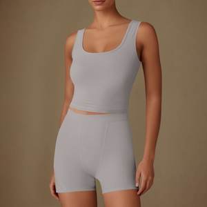 Ensemble Leggings courts + soutien-gorge de sport croisé Survêtement de gymnastique pour femmes - Product Image 4