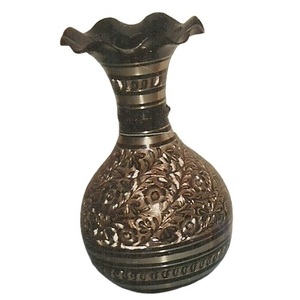 Vase à fleurs en laiton de haute qualité avec belle gravure or et noir fini décoration de table Vase à fleurs - Product Image 6